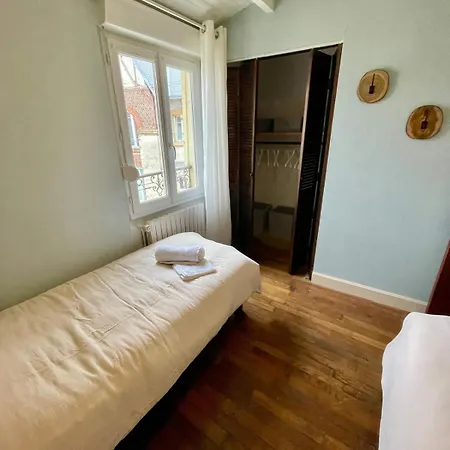 Townhouse, Sleeps 4, Hypercenter * Vouziers